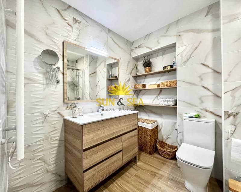 3 slaapkamer Appartement te huur in Torrevieja met zwembad garage - € 1.000 (Ref: 8438182)