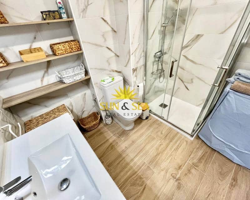 3 slaapkamer Appartement te huur in Torrevieja met zwembad garage - € 1.000 (Ref: 8438182)