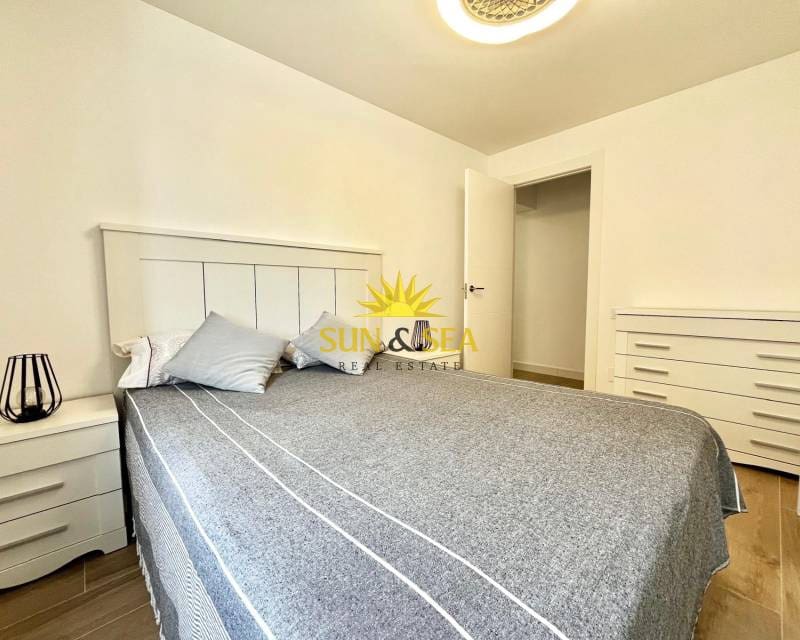 3 slaapkamer Appartement te huur in Torrevieja met zwembad garage - € 1.000 (Ref: 8438182)