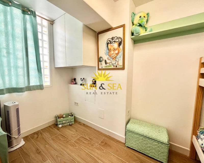 3 slaapkamer Appartement te huur in Torrevieja met zwembad garage - € 1.000 (Ref: 8438182)