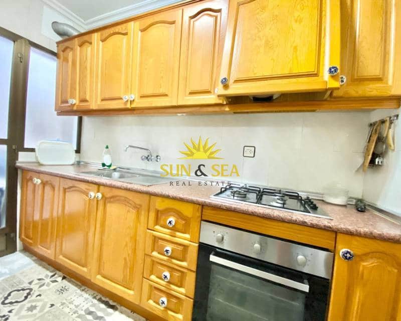 3 bedroom Apartment for rent in Torrevieja with garage - € 900 (Ref: 8447724)