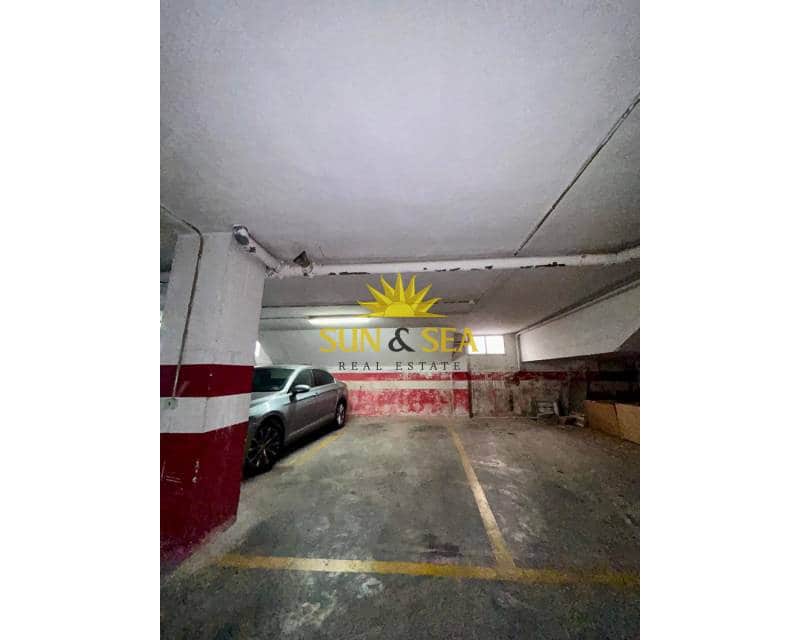 2 bedroom Apartment for rent in Torrevieja with garage - € 1,100 (Ref: 8452912)