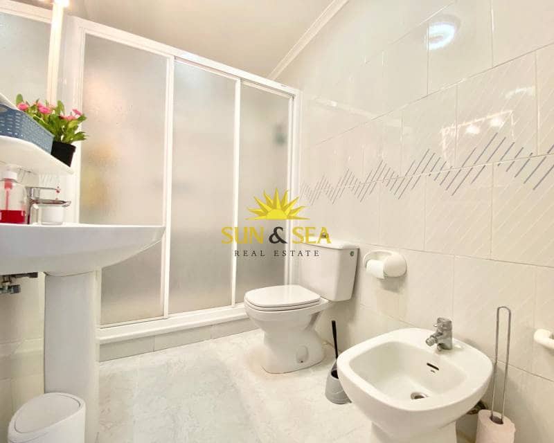 2 bedroom Apartment for rent in Torrevieja with garage - € 1,100 (Ref: 8452912)