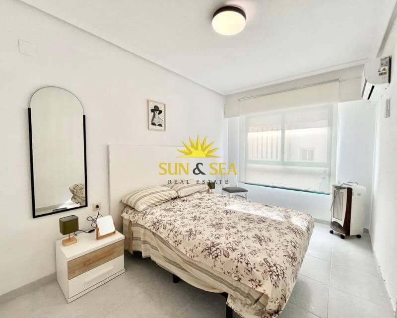Appartement de 2 chambres à louer à Torrevieja avec garage - 1 200 € (Ref: 8452912)
