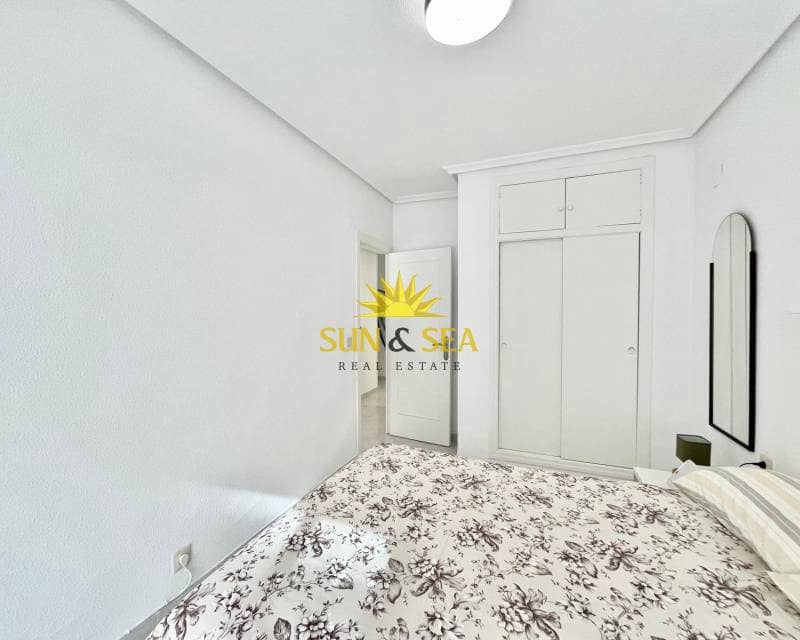Appartement de 2 chambres à louer à Torrevieja avec garage - 1 200 € (Ref: 8452912)