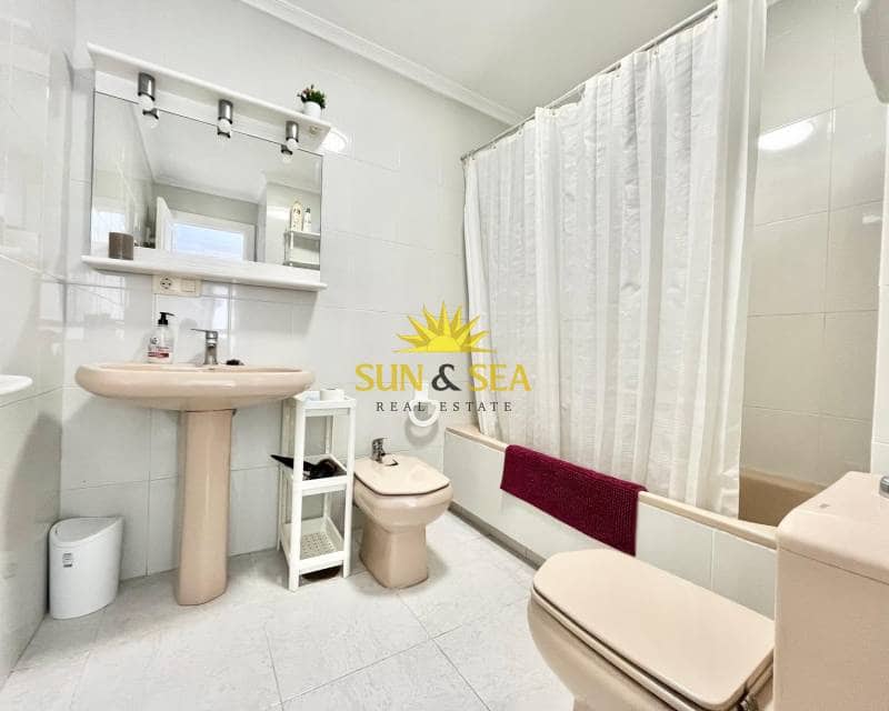 Appartement de 2 chambres à louer à Torrevieja avec garage - 1 200 € (Ref: 8452912)