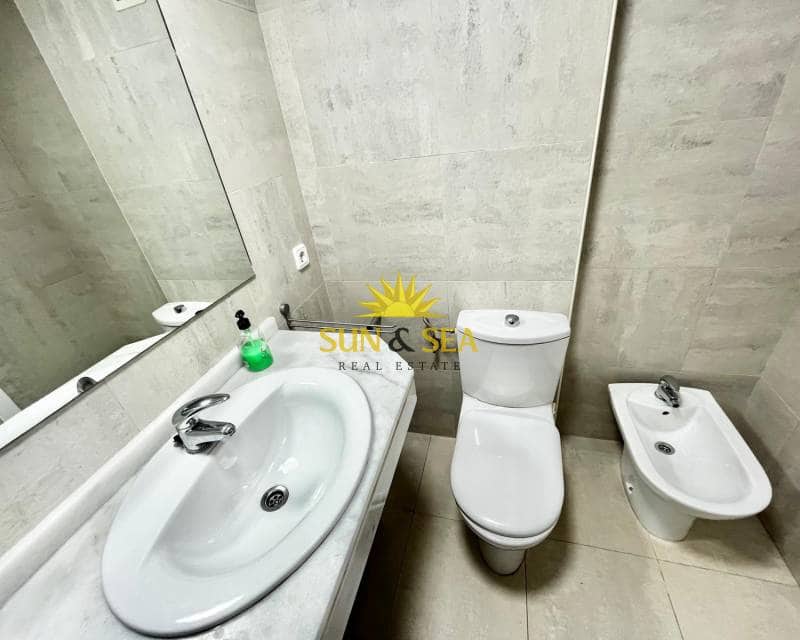 Appartement de 2 chambres à louer à La Manga del Mar Menor avec piscine - 650 € (Ref: 8461242)