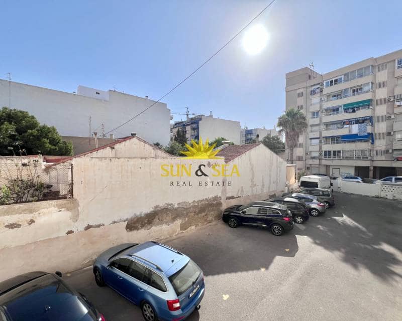 3 quarto Apartamento para arrendar em Torrevieja com garagem - 700 € (Ref: 8462468)