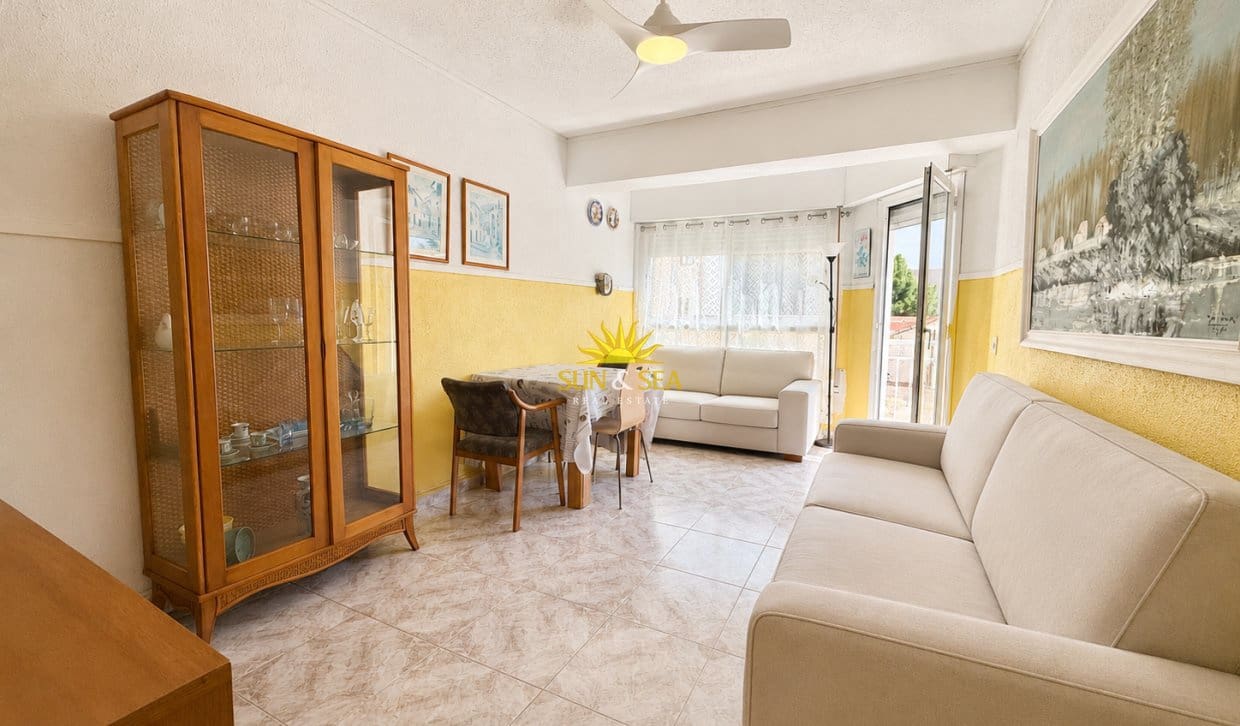 3 sovrum Lägenhet för semesterbostäder i Torrevieja med garage - 650 € (Ref: 8462468)