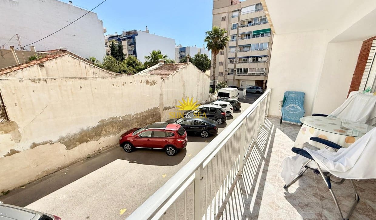 3 sovrum Lägenhet för semesterbostäder i Torrevieja med garage - 650 € (Ref: 8462468)