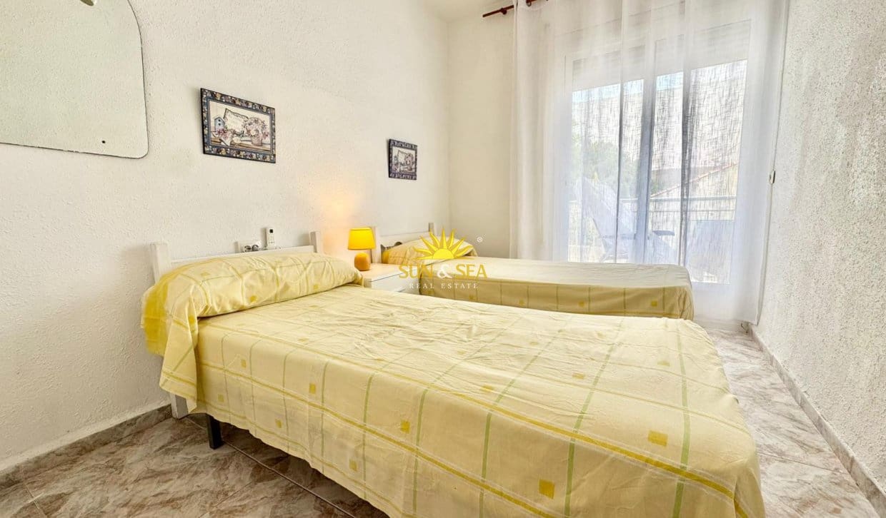 3 sovrum Lägenhet för semesterbostäder i Torrevieja med garage - 650 € (Ref: 8462468)