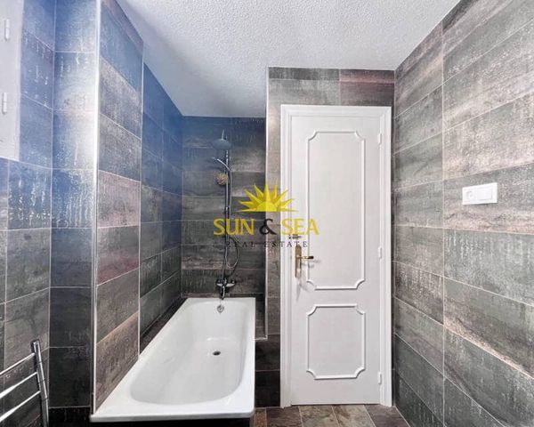 3 slaapkamer Penthouse te huur in La Mata, Torrevieja met zwembad - € 950 (Ref: 8463147)