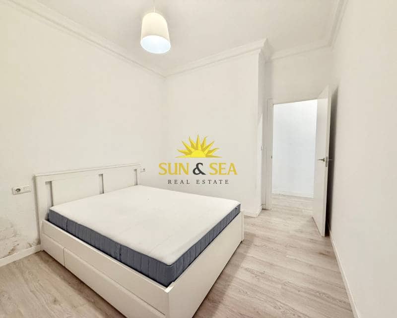 Appartement de 3 chambres à louer à Alicante ville - 1 500 € (Ref: 8469715)