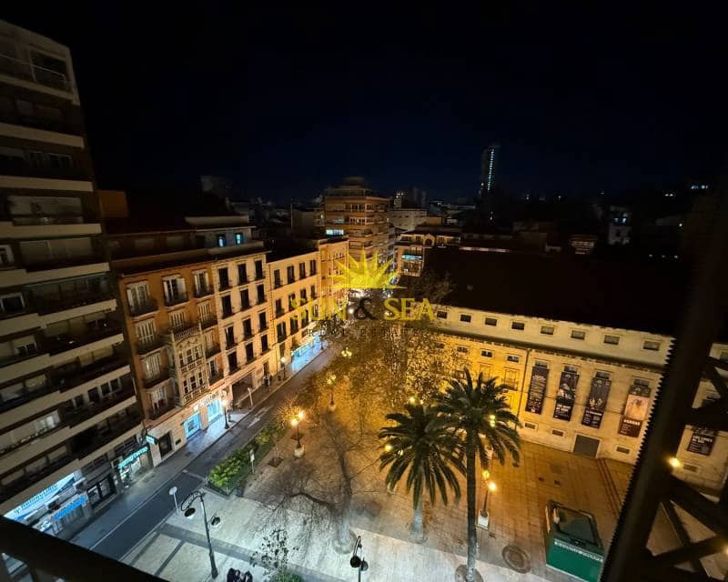 Appartement de 3 chambres à louer à Alicante ville - 1 500 € (Ref: 8469715)