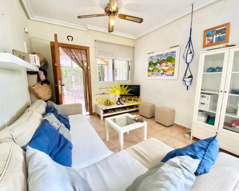 2 makuuhuone Omakotitalo vuokrattavana paikassa Guardamar del Segura mukana uima-altaan 
autotalli - 700 € (Ref: 8471466)