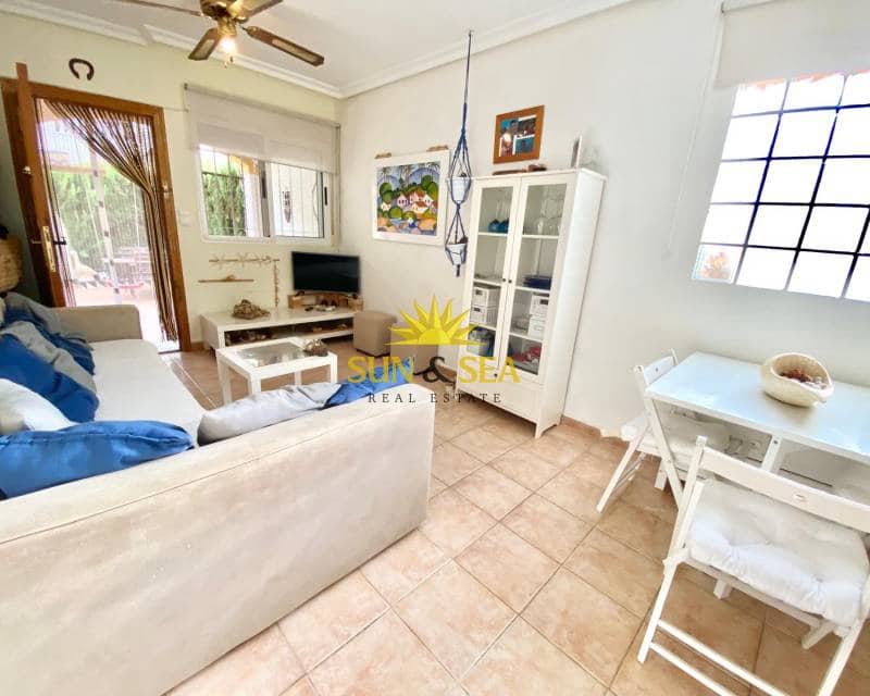 2 makuuhuone Omakotitalo vuokrattavana paikassa Guardamar del Segura mukana uima-altaan 
autotalli - 700 € (Ref: 8471466)