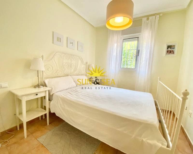 2 makuuhuone Omakotitalo vuokrattavana paikassa Guardamar del Segura mukana uima-altaan 
autotalli - 700 € (Ref: 8471466)