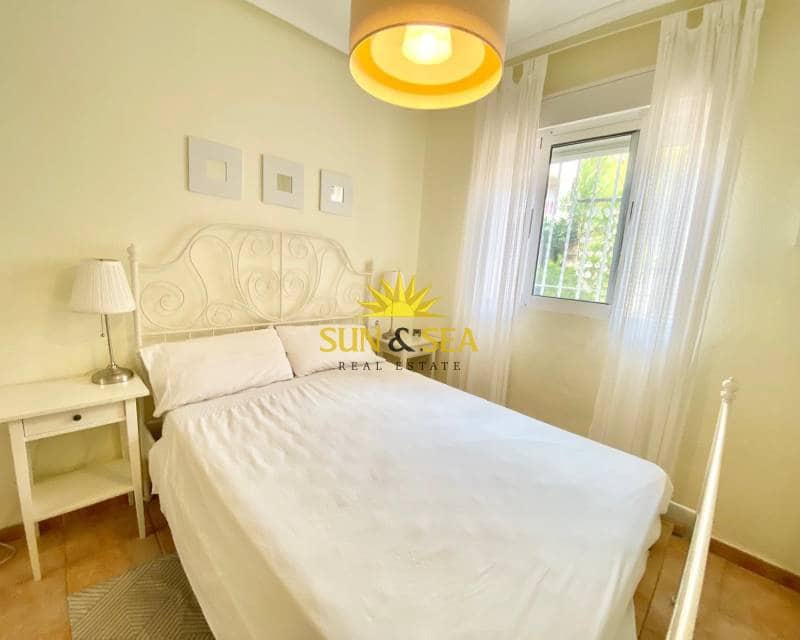 2 makuuhuone Omakotitalo vuokrattavana paikassa Guardamar del Segura mukana uima-altaan 
autotalli - 700 € (Ref: 8471466)