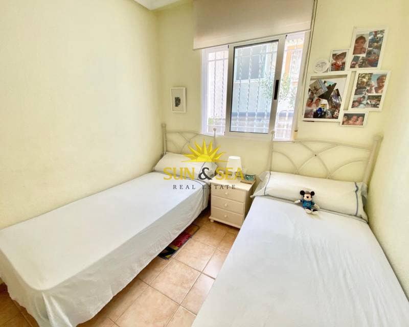 2 makuuhuone Omakotitalo vuokrattavana paikassa Guardamar del Segura mukana uima-altaan 
autotalli - 700 € (Ref: 8471466)