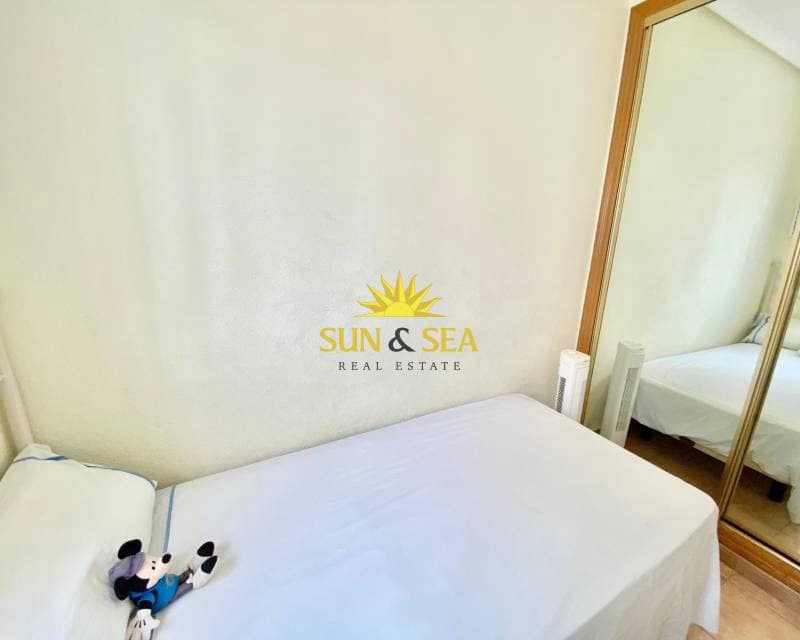 2 makuuhuone Omakotitalo vuokrattavana paikassa Guardamar del Segura mukana uima-altaan 
autotalli - 700 € (Ref: 8471466)