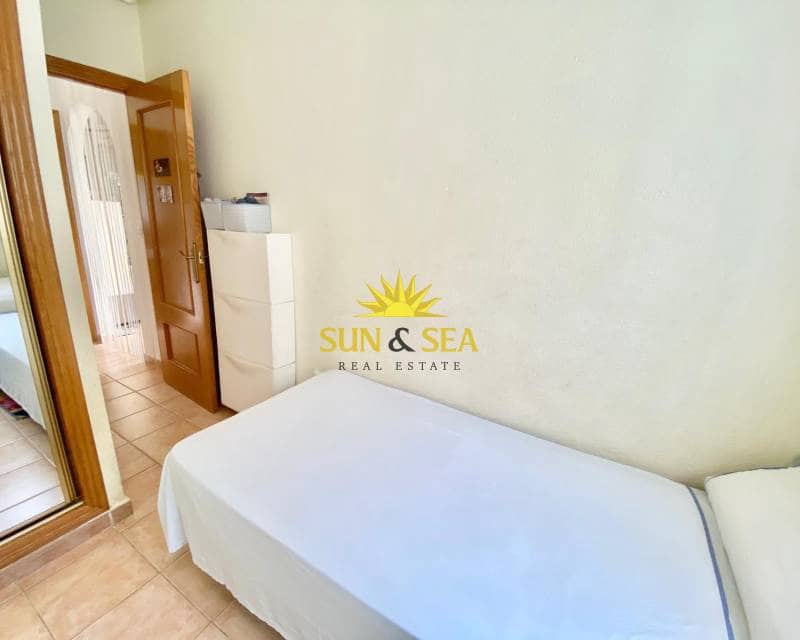 2 makuuhuone Omakotitalo vuokrattavana paikassa Guardamar del Segura mukana uima-altaan 
autotalli - 700 € (Ref: 8471466)