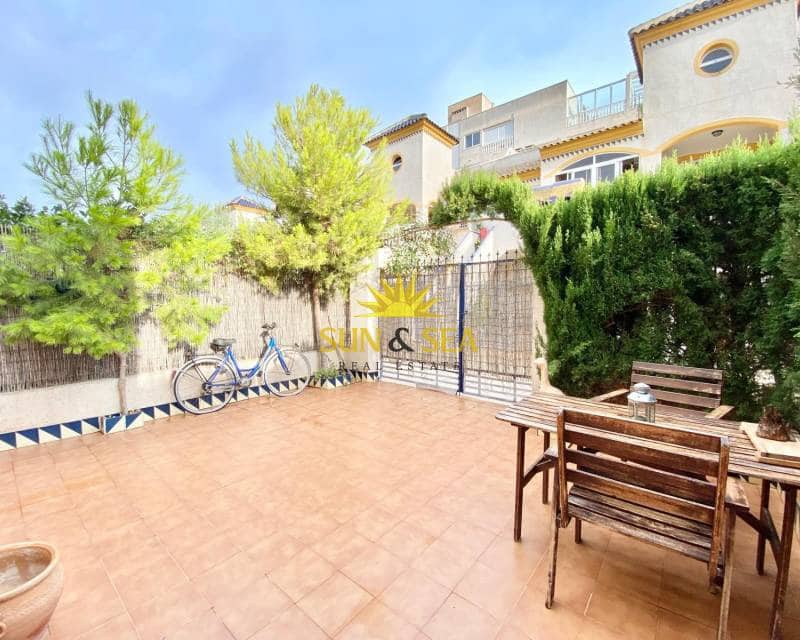 2 makuuhuone Omakotitalo vuokrattavana paikassa Guardamar del Segura mukana uima-altaan 
autotalli - 700 € (Ref: 8471466)