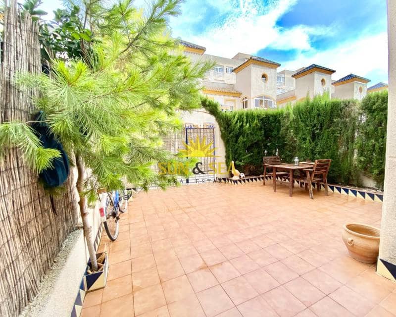 2 makuuhuone Omakotitalo vuokrattavana paikassa Guardamar del Segura mukana uima-altaan 
autotalli - 700 € (Ref: 8471466)