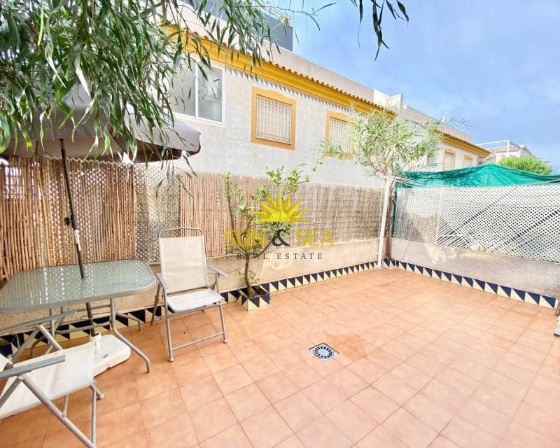 2 makuuhuone Omakotitalo vuokrattavana paikassa Guardamar del Segura mukana uima-altaan 
autotalli - 700 € (Ref: 8471466)