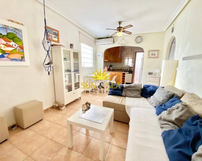 2 makuuhuone Omakotitalo vuokrattavana paikassa Guardamar del Segura mukana uima-altaan 
autotalli - 700 € (Ref: 8471466)