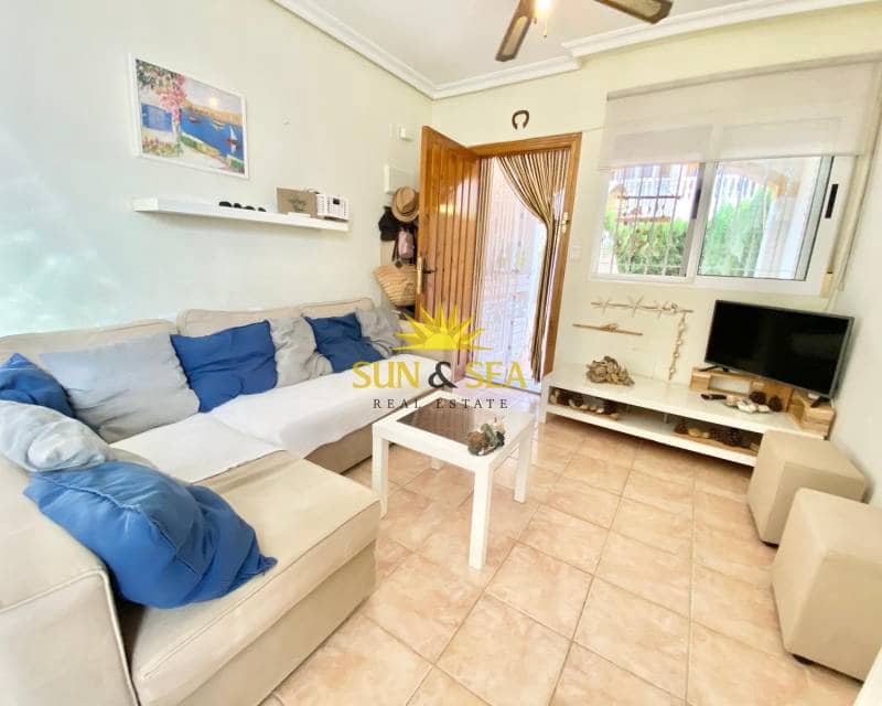 2 makuuhuone Omakotitalo vuokrattavana paikassa Guardamar del Segura mukana uima-altaan 
autotalli - 700 € (Ref: 8471466)