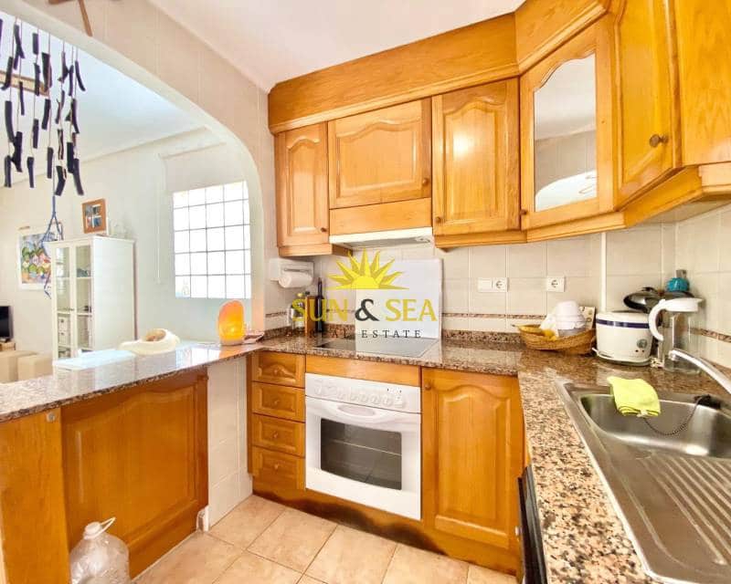 2 makuuhuone Omakotitalo vuokrattavana paikassa Guardamar del Segura mukana uima-altaan 
autotalli - 700 € (Ref: 8471466)