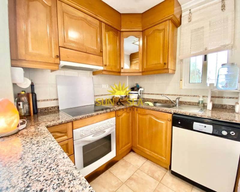 2 makuuhuone Omakotitalo vuokrattavana paikassa Guardamar del Segura mukana uima-altaan 
autotalli - 700 € (Ref: 8471466)