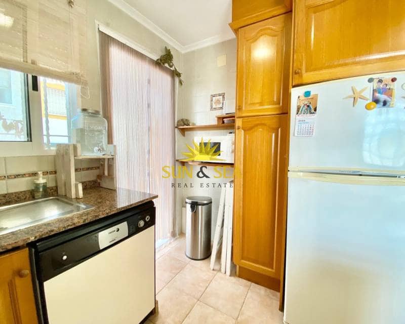 2 makuuhuone Omakotitalo vuokrattavana paikassa Guardamar del Segura mukana uima-altaan 
autotalli - 700 € (Ref: 8471466)