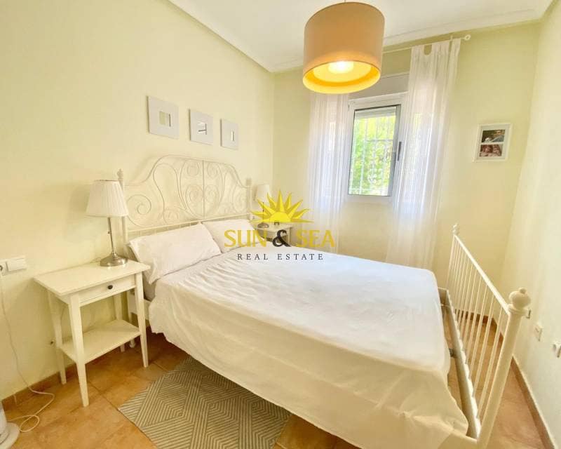 2 makuuhuone Omakotitalo vuokrattavana paikassa Guardamar del Segura mukana uima-altaan 
autotalli - 700 € (Ref: 8471466)