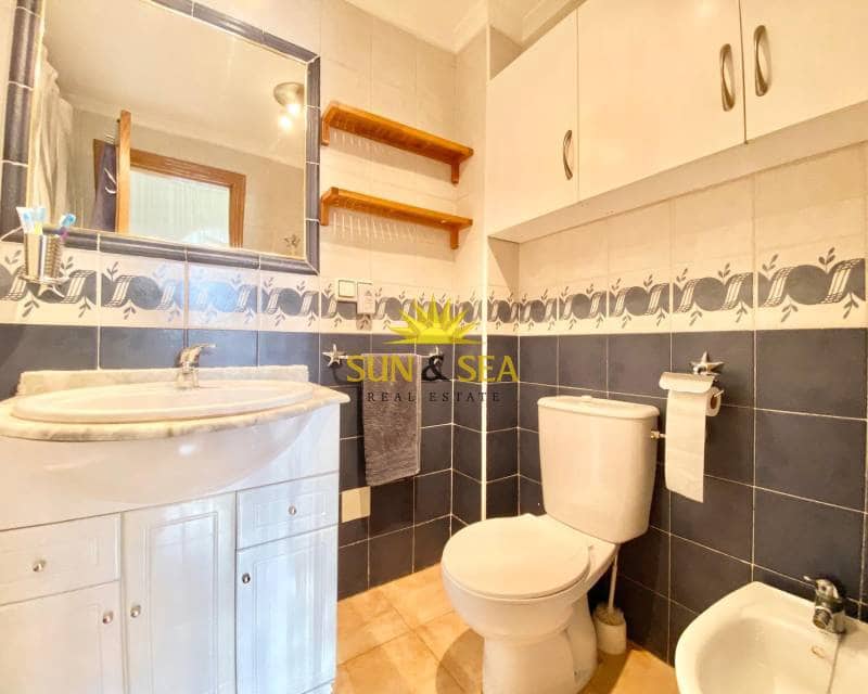 2 makuuhuone Omakotitalo vuokrattavana paikassa Guardamar del Segura mukana uima-altaan 
autotalli - 700 € (Ref: 8471466)