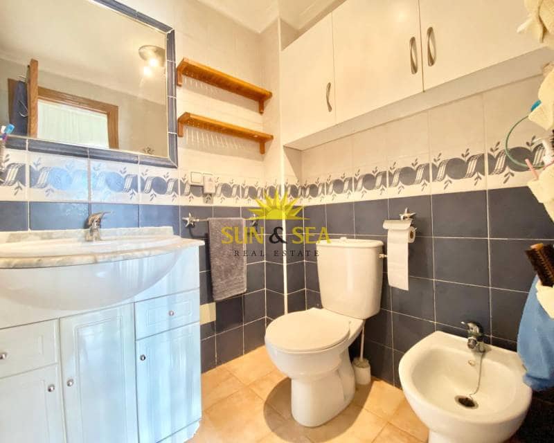 2 makuuhuone Omakotitalo vuokrattavana paikassa Guardamar del Segura mukana uima-altaan 
autotalli - 700 € (Ref: 8471466)