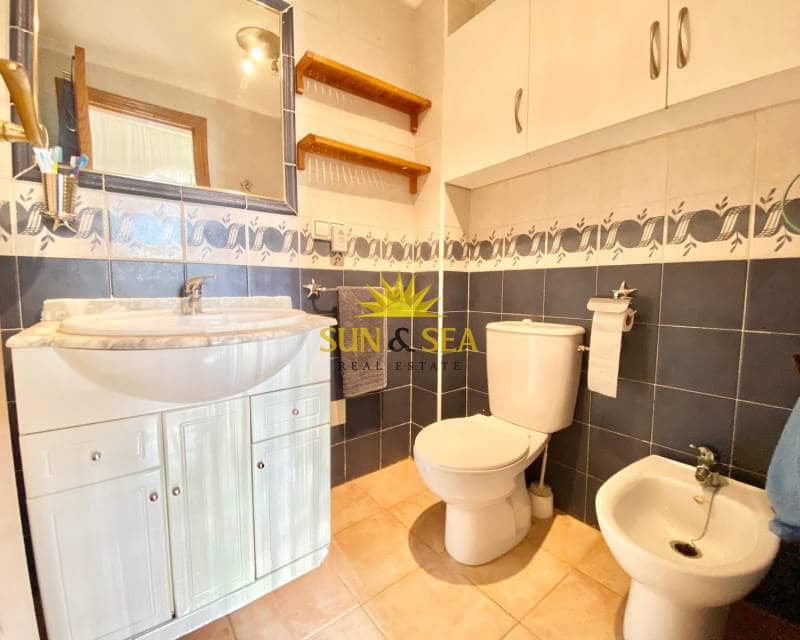 2 makuuhuone Omakotitalo vuokrattavana paikassa Guardamar del Segura mukana uima-altaan 
autotalli - 700 € (Ref: 8471466)