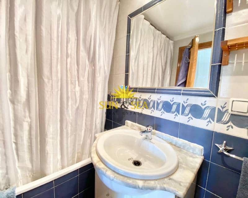 2 makuuhuone Omakotitalo vuokrattavana paikassa Guardamar del Segura mukana uima-altaan 
autotalli - 700 € (Ref: 8471466)