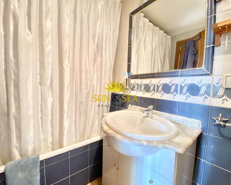 2 makuuhuone Omakotitalo vuokrattavana paikassa Guardamar del Segura mukana uima-altaan 
autotalli - 700 € (Ref: 8471466)