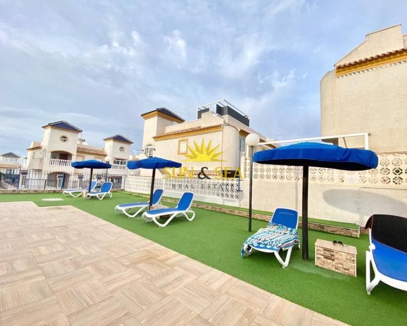 2 makuuhuone Omakotitalo vuokrattavana paikassa Guardamar del Segura mukana uima-altaan 
autotalli - 700 € (Ref: 8471466)