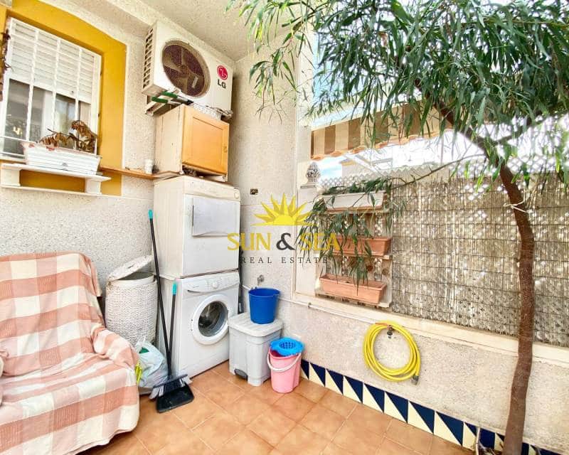 2 makuuhuone Omakotitalo vuokrattavana paikassa Guardamar del Segura mukana uima-altaan 
autotalli - 700 € (Ref: 8471466)