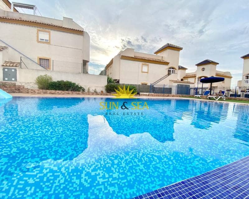 2 makuuhuone Omakotitalo vuokrattavana paikassa Guardamar del Segura mukana uima-altaan 
autotalli - 700 € (Ref: 8471466)