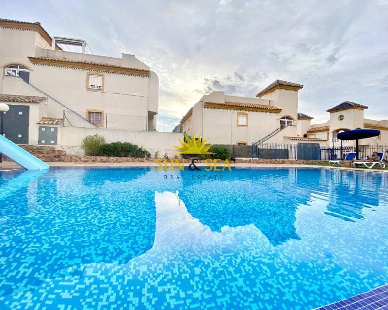 2 makuuhuone Omakotitalo vuokrattavana paikassa Guardamar del Segura mukana uima-altaan 
autotalli - 700 € (Ref: 8471466)