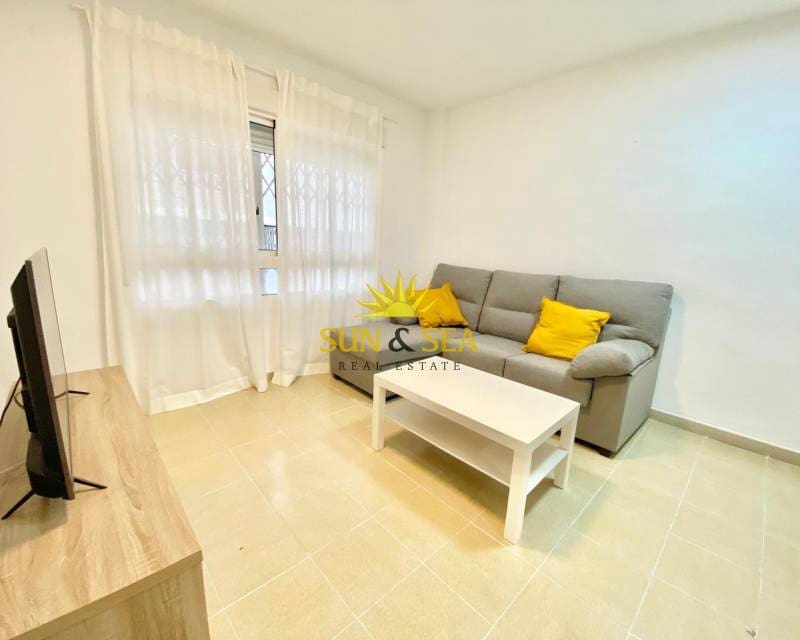 Apartamento de 2 habitaciones en Torrevieja en alquiler - 750 € (Ref: 8473283)