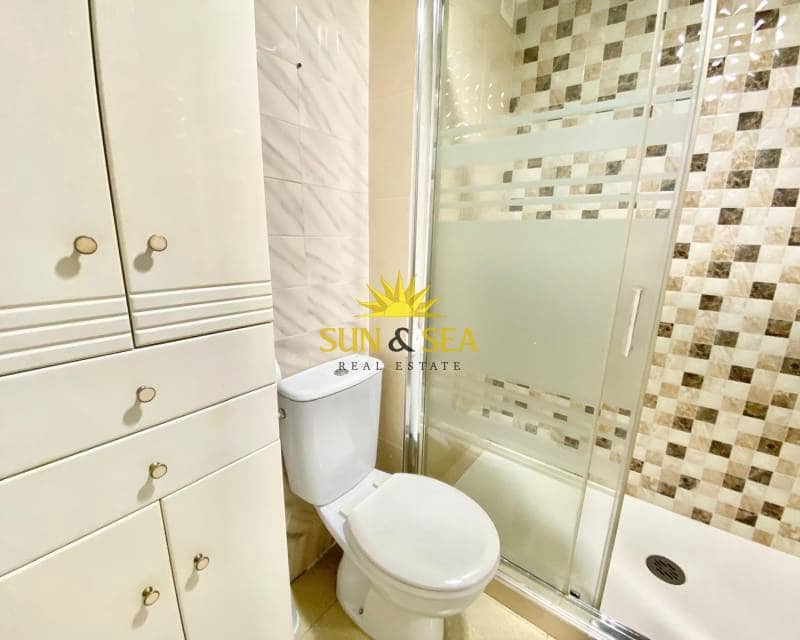 Apartamento de 2 habitaciones en Torrevieja en alquiler - 750 € (Ref: 8473283)