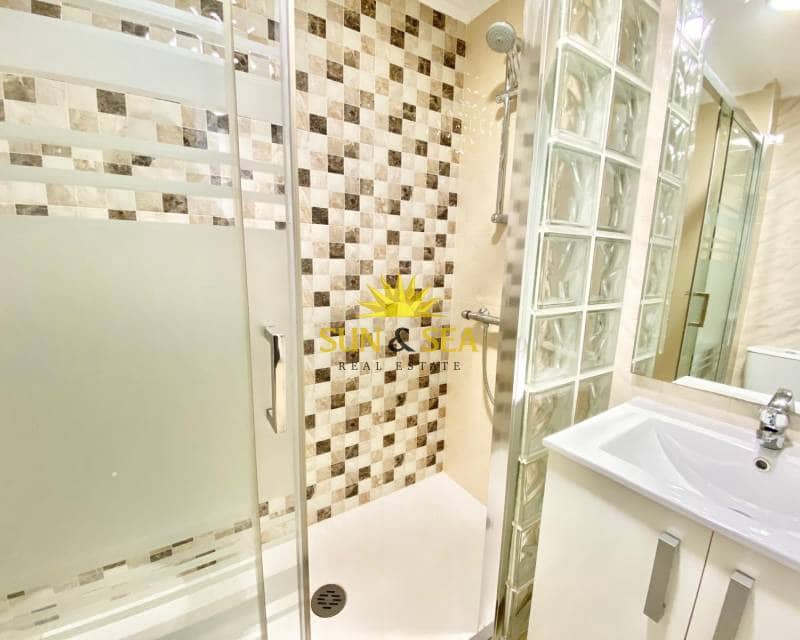 Apartamento de 2 habitaciones en Torrevieja en alquiler - 750 € (Ref: 8473283)