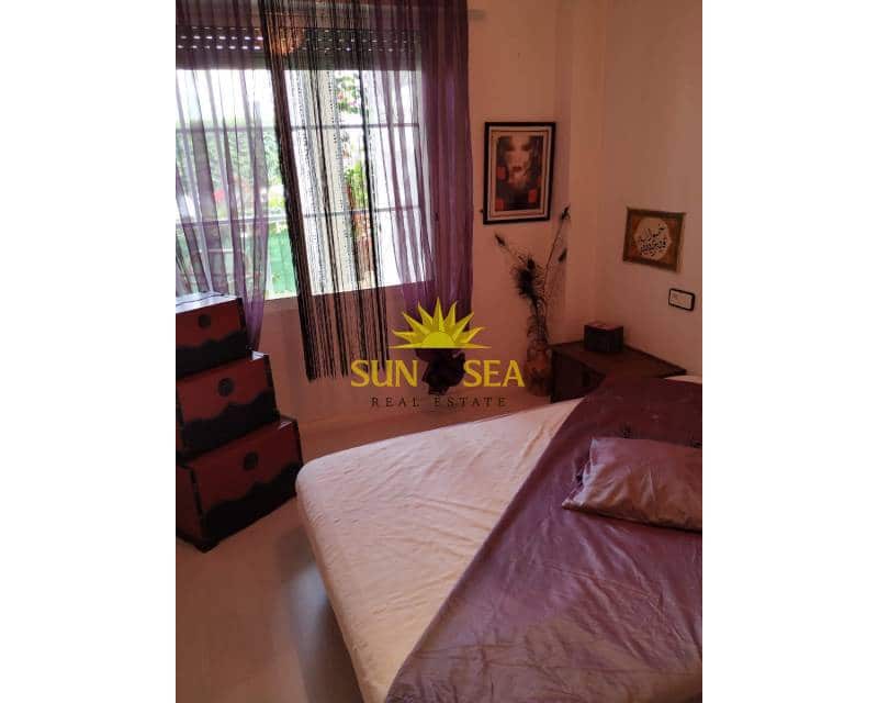 2 soverom Leilighet til leie i Torrevieja med svømmebasseng garasje - € 800 (Ref: 8481579)