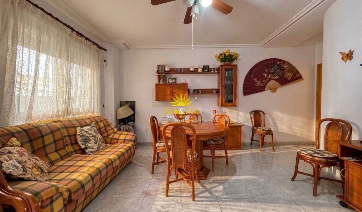2 soverom Leilighet til leie i Torrevieja med garasje - € 900 (Ref: 8482465)