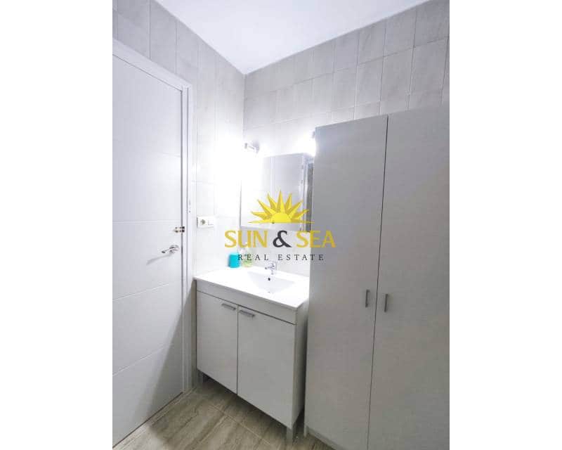 3 makuuhuone Huoneisto myytävänä paikassa Torrevieja mukana 
autotalli - 245 000 € (Ref: 8490422)