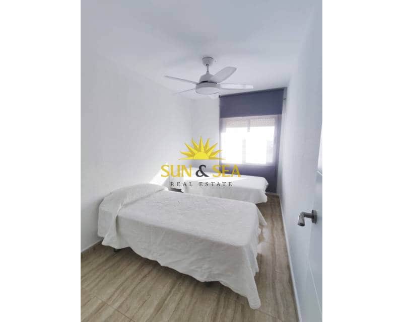 3 makuuhuone Huoneisto myytävänä paikassa Torrevieja mukana 
autotalli - 245 000 € (Ref: 8490422)